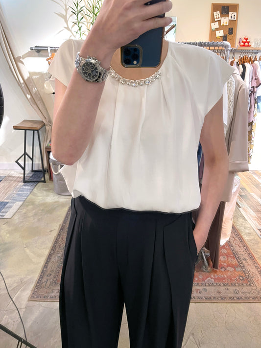 DIAMOND NECKLACE RAFFLE BLOUSE