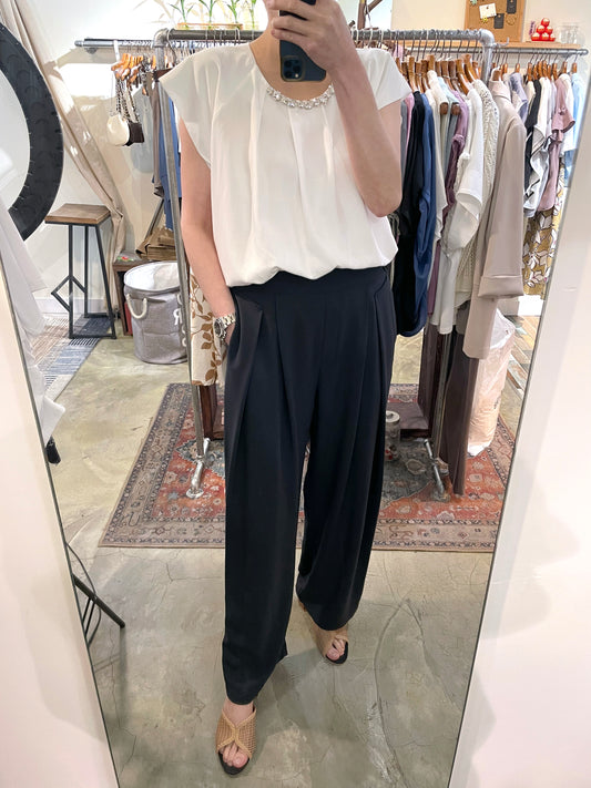 DIAMOND NECKLACE RAFFLE BLOUSE